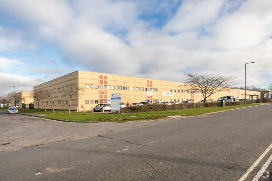 17-31 Burners Ln, Milton Keynes for lease - Primary Photo - Image 1 of 22