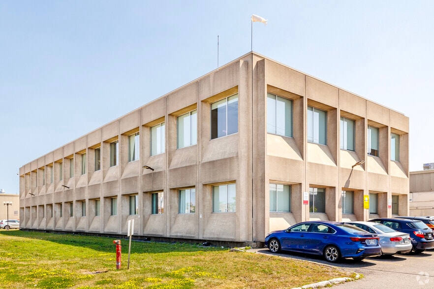 3720 Boul Thimens, Montréal, QC for lease - Primary Photo - Image 1 of 3