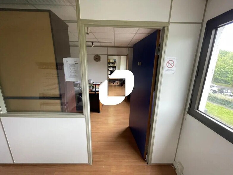 Office in Boissy-Saint-Léger for sale - Interior Photo - Image 3 of 9