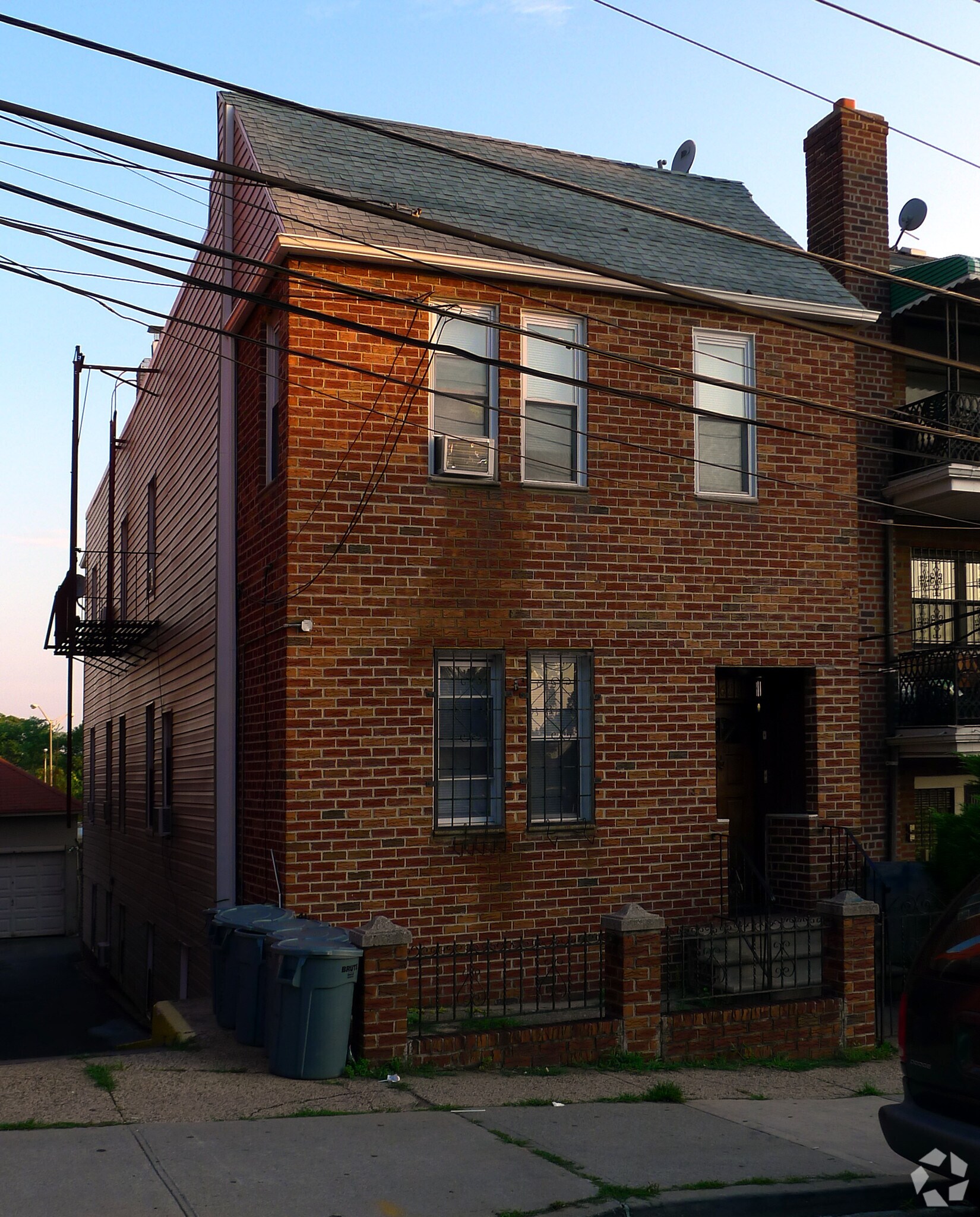 86-21 60th Rd, Flushing, NY for sale Primary Photo- Image 1 of 1