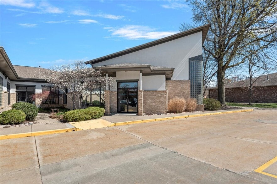 3244 Pleasant Run, Springfield, IL for sale - Building Photo - Image 2 of 32