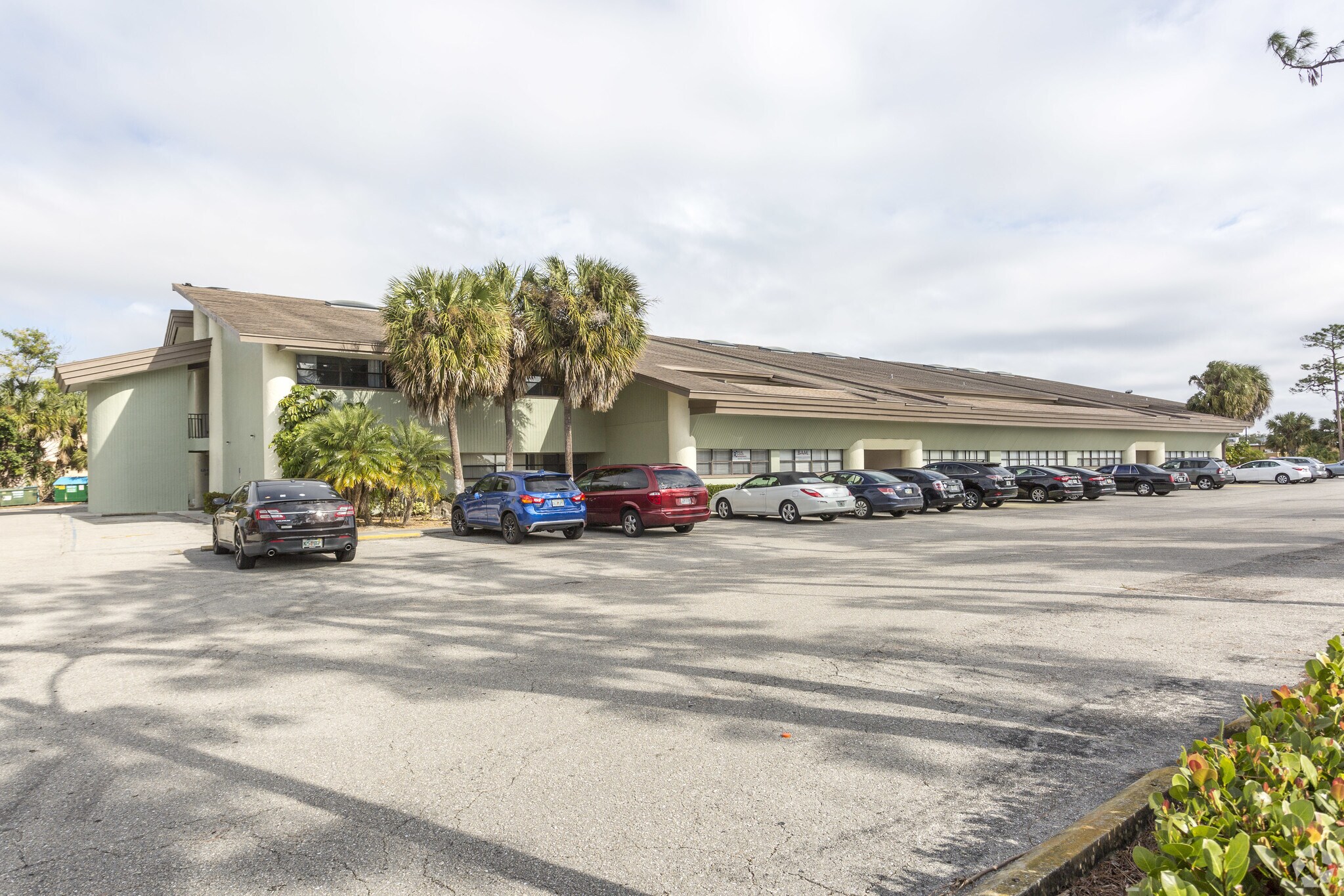 12811 Kenwood Ln, Fort Myers, FL for lease Primary Photo- Image 1 of 16