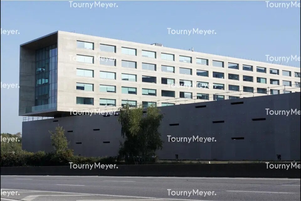 Office in Saint-Jacques-de-la-Lande for lease Building Photo- Image 1 of 7