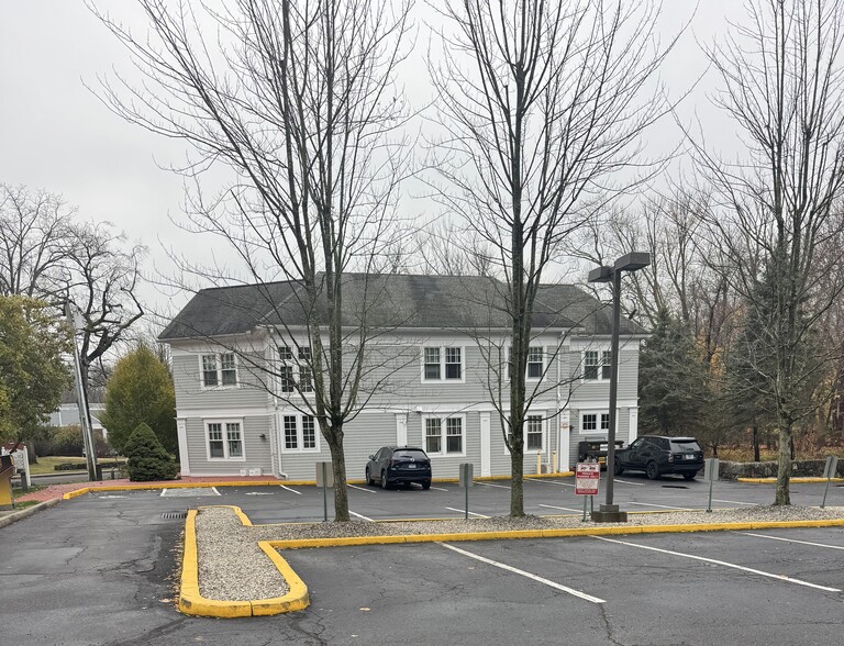 50 Old Kings Hwy N, Darien, CT for sale - Building Photo - Image 2 of 10