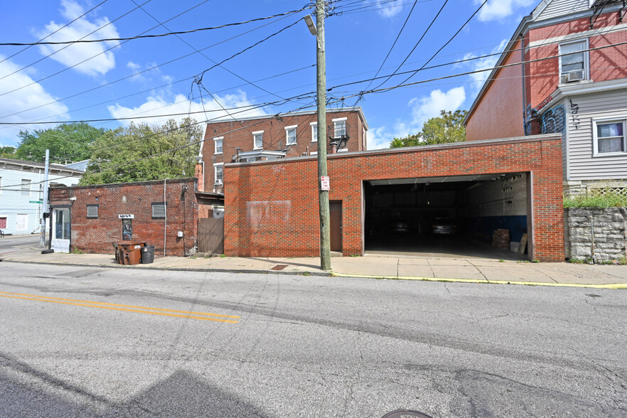 2334 W Clifton Ave, Cincinnati, OH for sale - Building Photo - Image 1 of 1