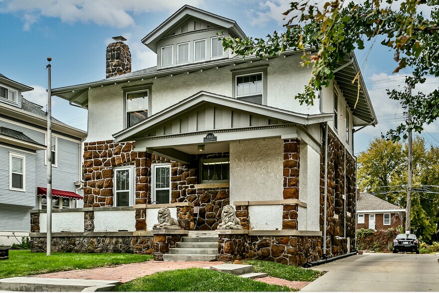 4913 Underwood Ave, Omaha, NE 68132