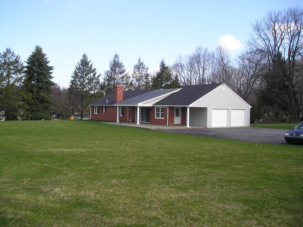 305 Valleybrook Rd, Glen Mills, PA 19342