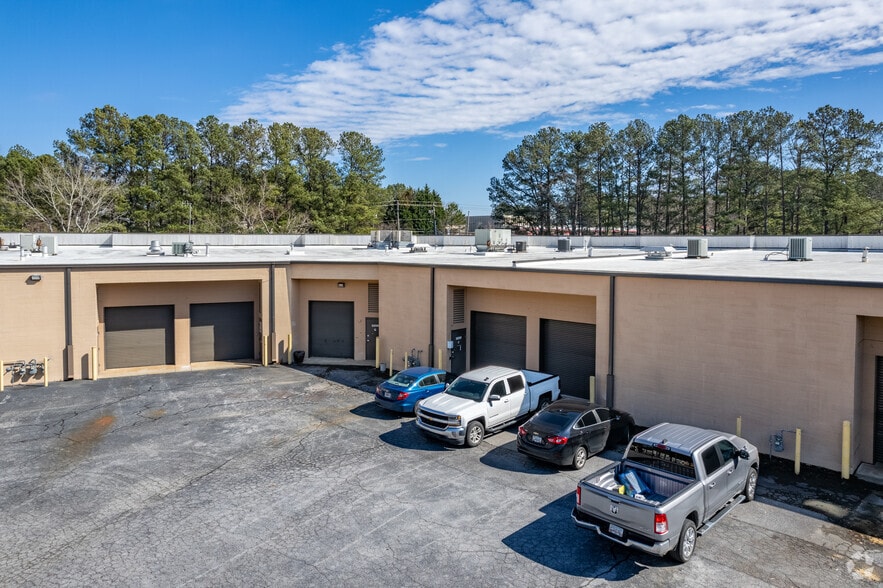 3250 Peachtree Corners Cir, Peachtree Corners, GA for lease - Building Photo - Image 3 of 6