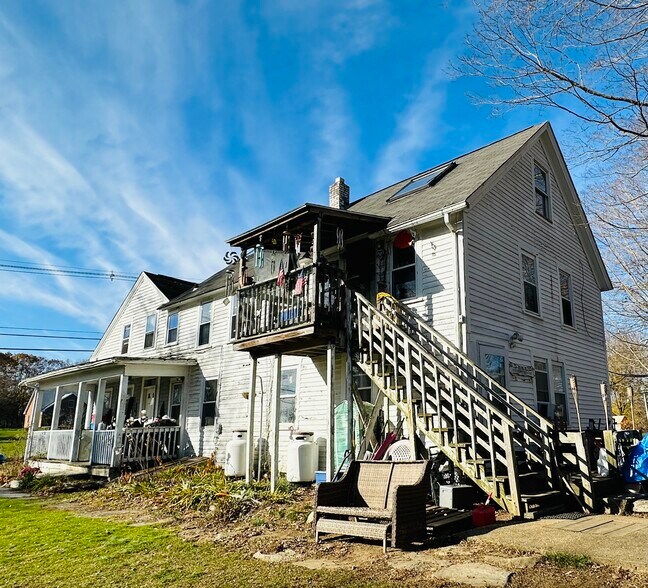 130 Maple Rd, Storrs Mansfield, CT 06268 UCONN 4 UNITS!