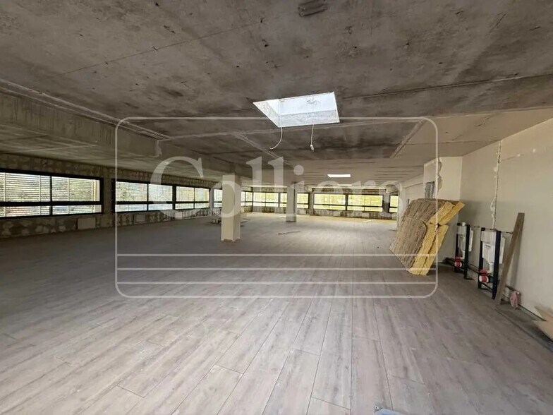 Office in Aubagne for lease - Interior Photo - Image 2 of 3