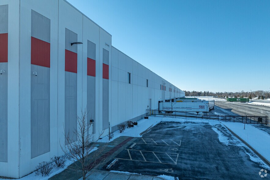 21520-21540 SW Frontage Rd, Joliet, IL for lease - Building Photo - Image 2 of 5