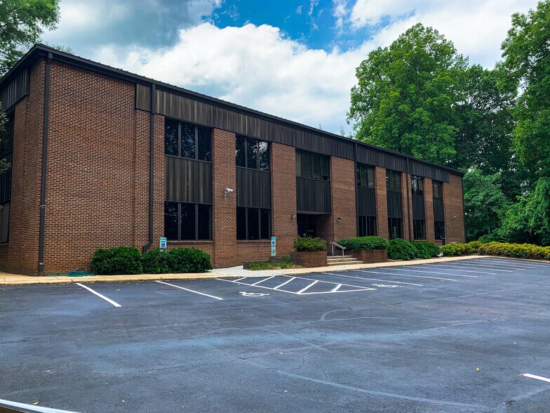 2310 Myron Dr, Raleigh, NC for lease - Primary Photo - Image 1 of 11