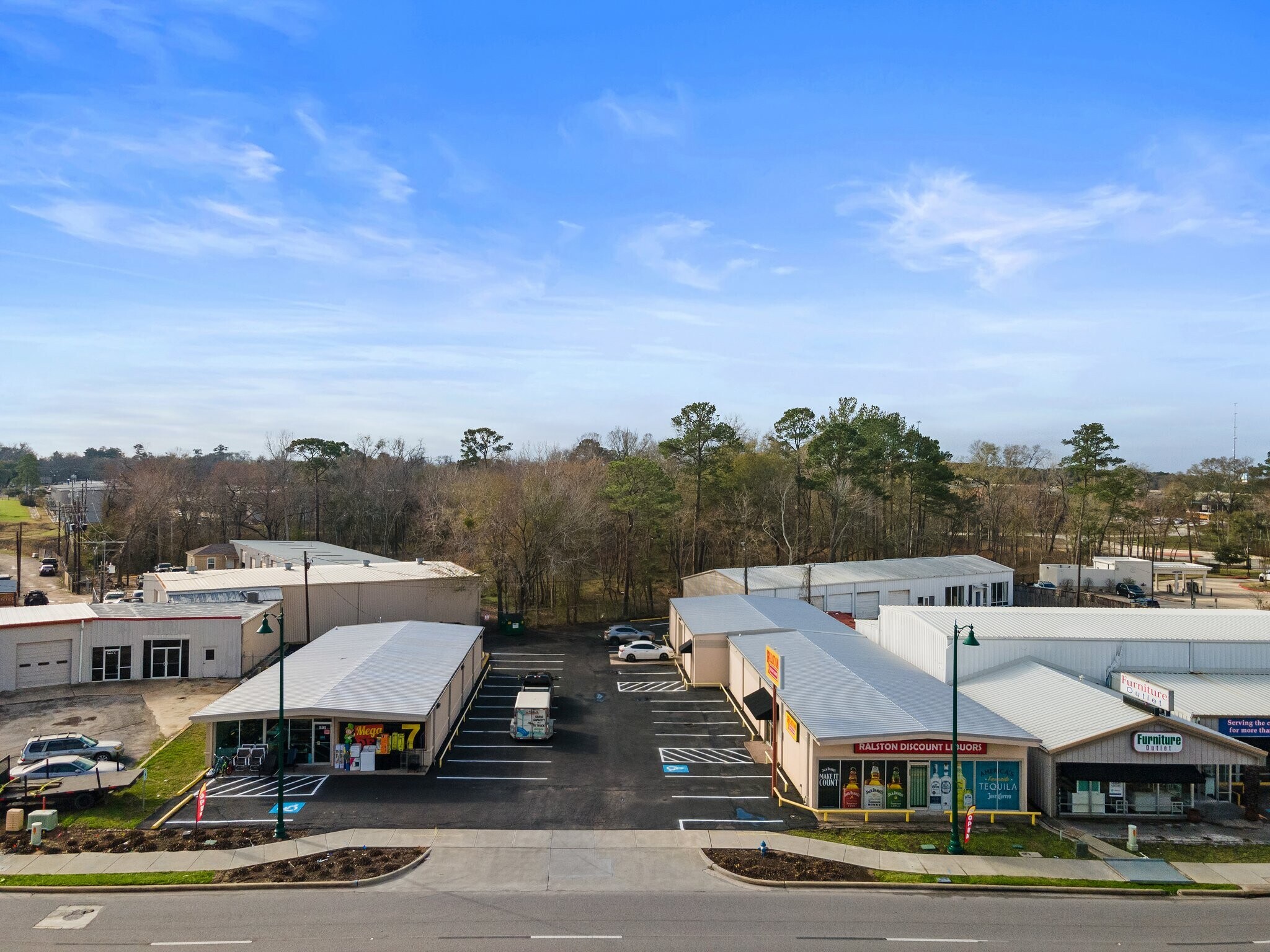 807 W Davis St, Conroe, TX for sale Primary Photo- Image 1 of 1