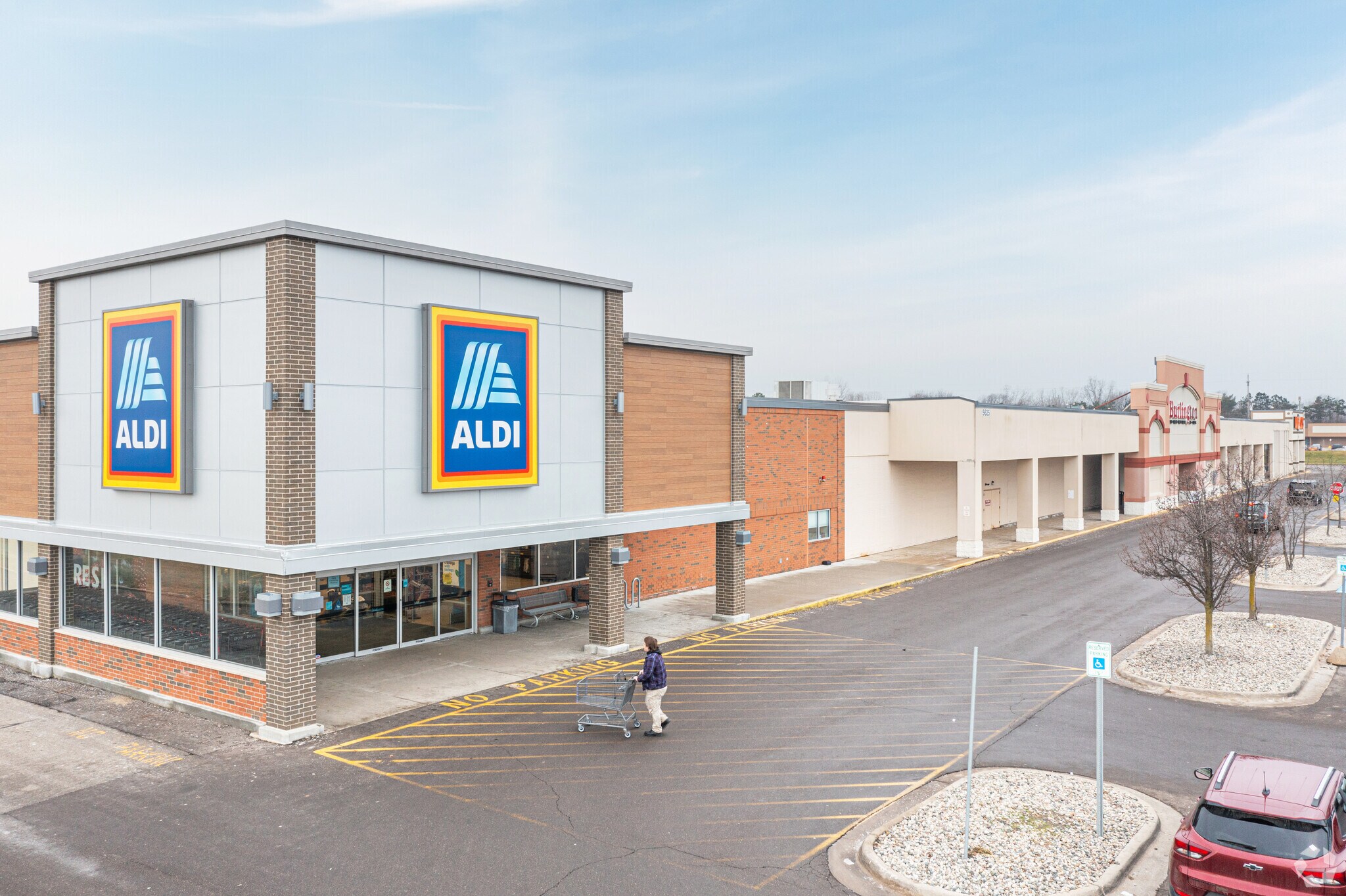 5625 W Saginaw Hwy, Lansing, MI for sale Primary Photo- Image 1 of 1