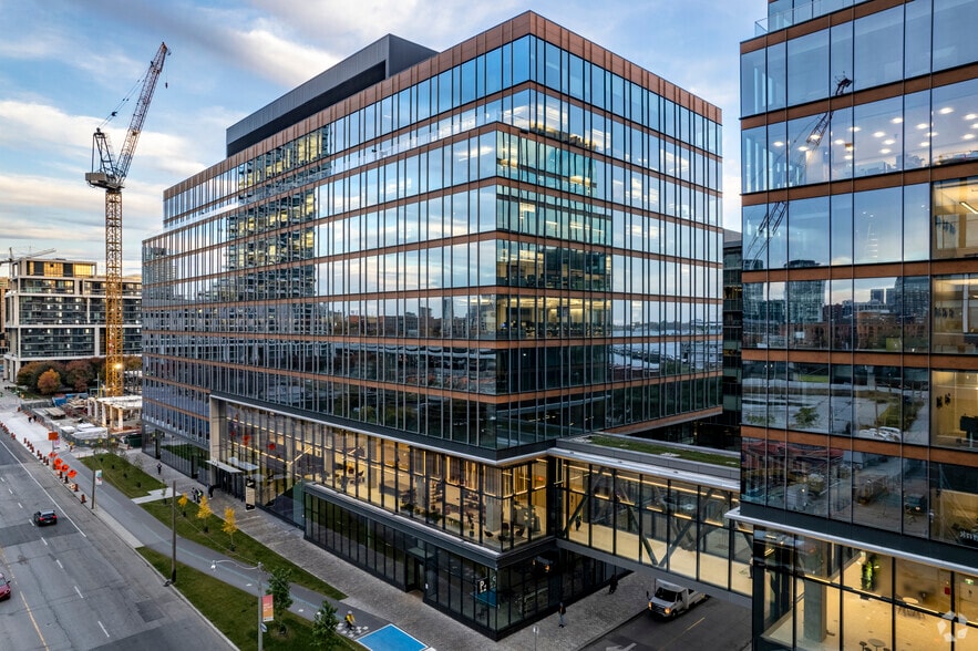 125 Queens Quay E, Toronto, ON for lease - Building Photo - Image 2 of 23