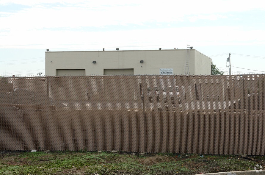 510 Hertzog Blvd, King Of Prussia, PA for lease - Building Photo - Image 2 of 9