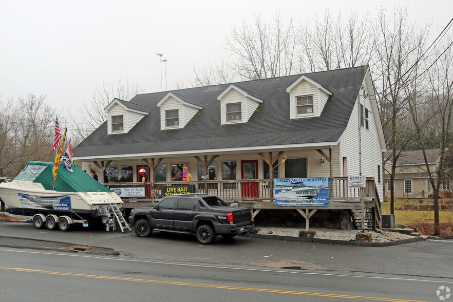 52A Padanaram Rd, Danbury, CT for sale - Primary Photo - Image 1 of 1