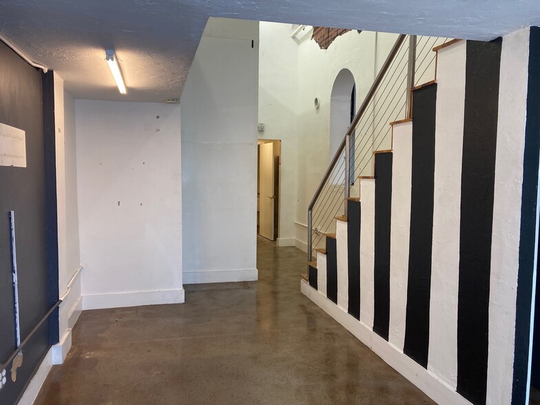 130-146 E 12th St, Oakland, CA for lease - Building Photo - Image 3 of 10