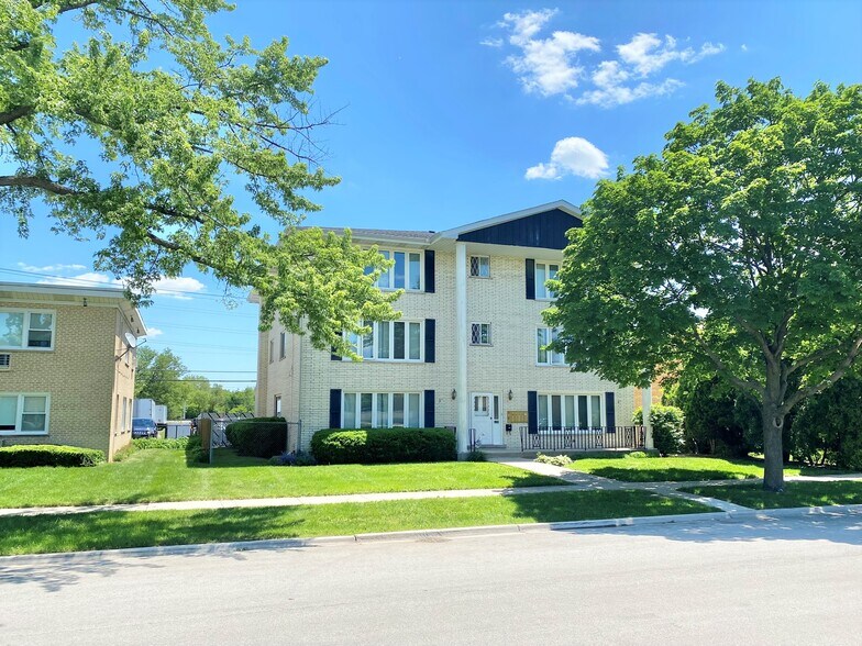 1249 Homestead Rd, La Grange Park, IL 60526