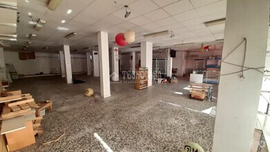 Retail in Pinto, MAD for lease Interior Photo- Image 2 of 3