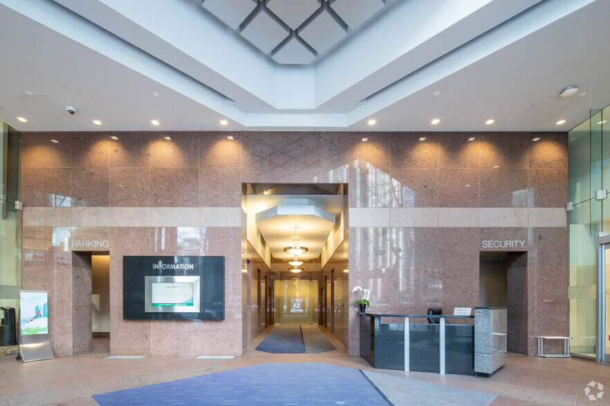 400 Burrard St, Vancouver, BC for lease - Lobby - Image 3 of 11