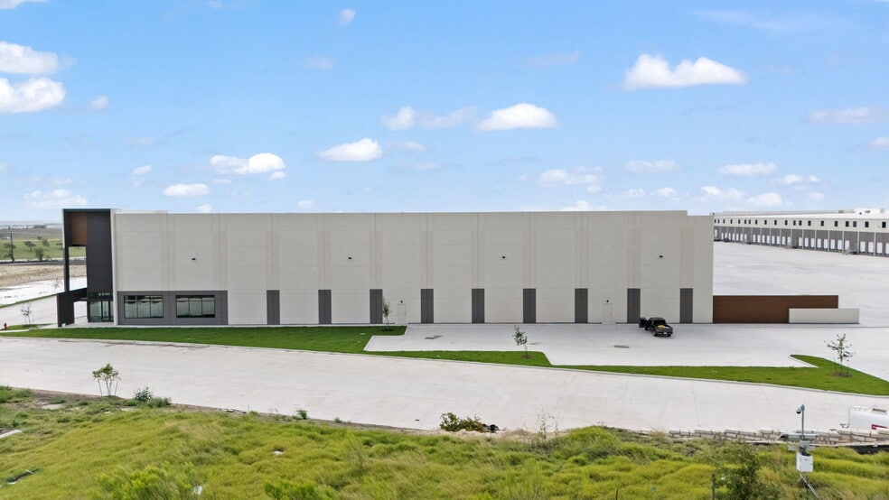 3607 FM 1327 Rd, Creedmoor, TX for lease - Building Photo - Image 3 of 29