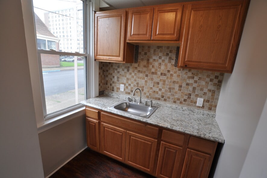 Beaver Falls PA Apartment Buildings portfolio of 4 properties for sale on LoopNet.com - Building Photo - Image 3 of 33