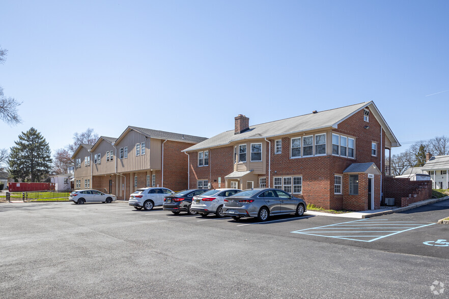 1305 N Kings Hwy, Cherry Hill, NJ for sale - Primary Photo - Image 1 of 5