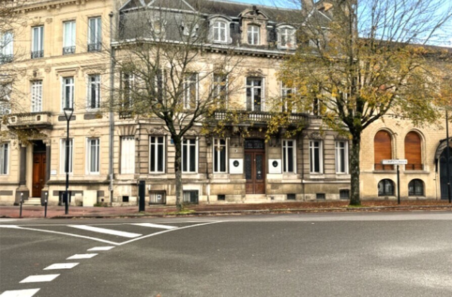 Office in Bordeaux for lease - Building Photo - Image 1 of 13