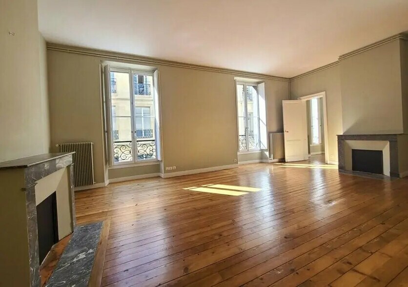 Office in Paris for lease - Interior Photo - Image 2 of 5