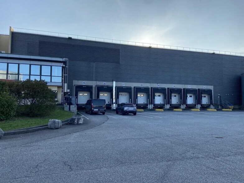 Industrial in Genas for lease - Building Photo - Image 2 of 8