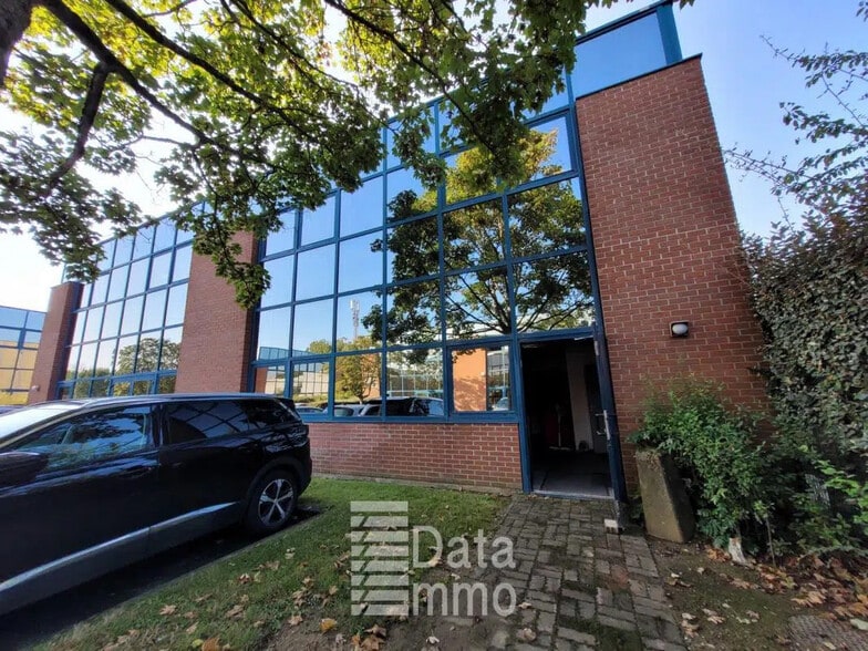 16 Avenue Jean Moulin, Savigny-le-Temple for sale - Building Photo - Image 1 of 1