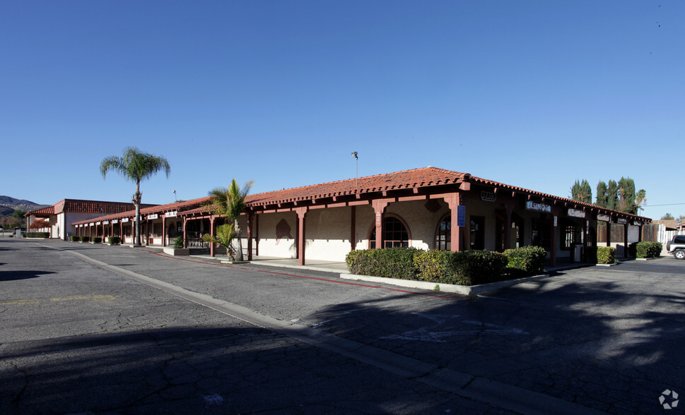 32391 Riverside Dr, Lake Elsinore, CA for lease - Building Photo - Image 1 of 8