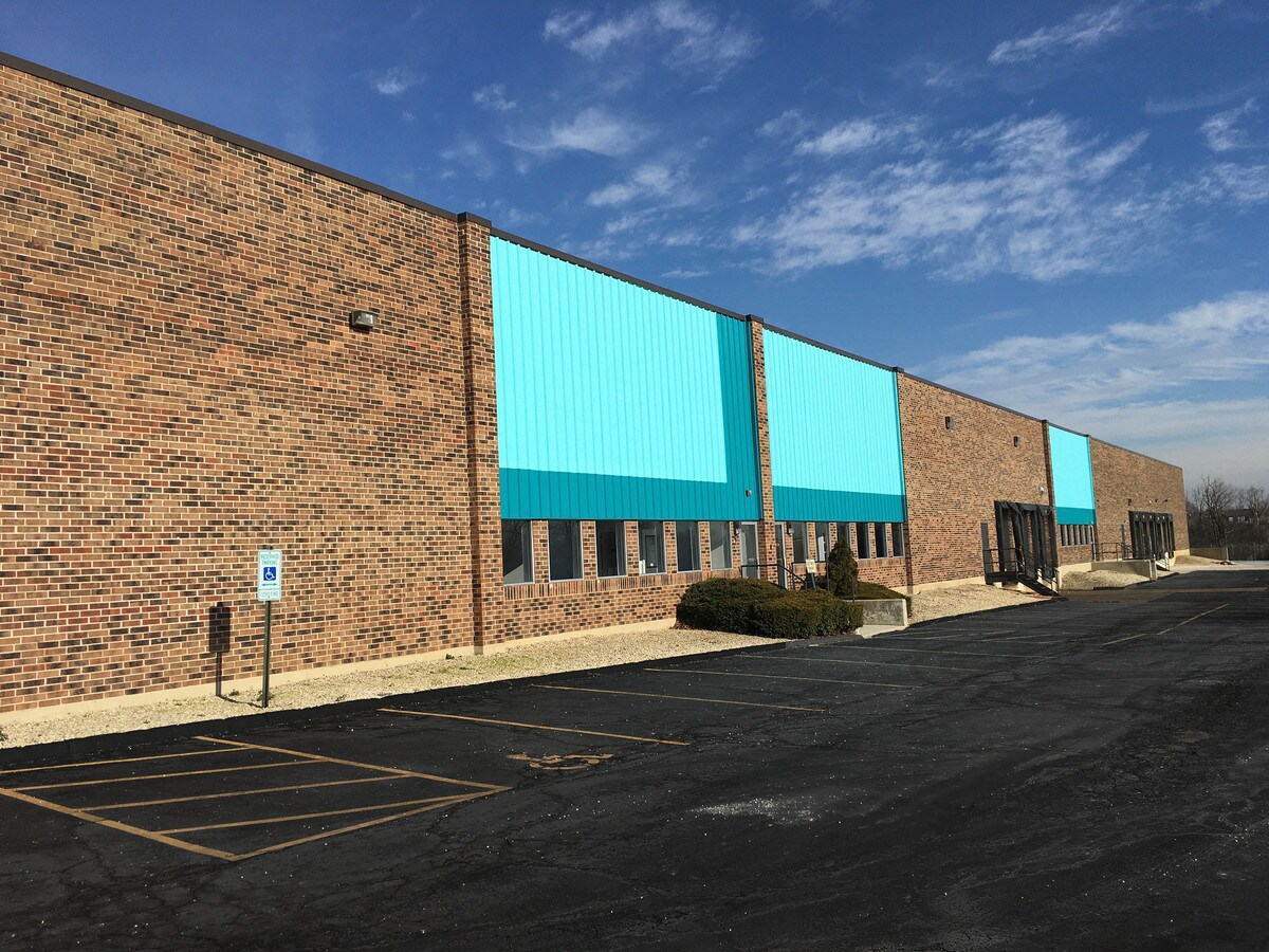 1005 W Republic Dr, Addison, IL 60101