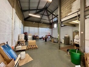 Berkshire Dr, Thatcham for lease Interior Photo- Image 1 of 5