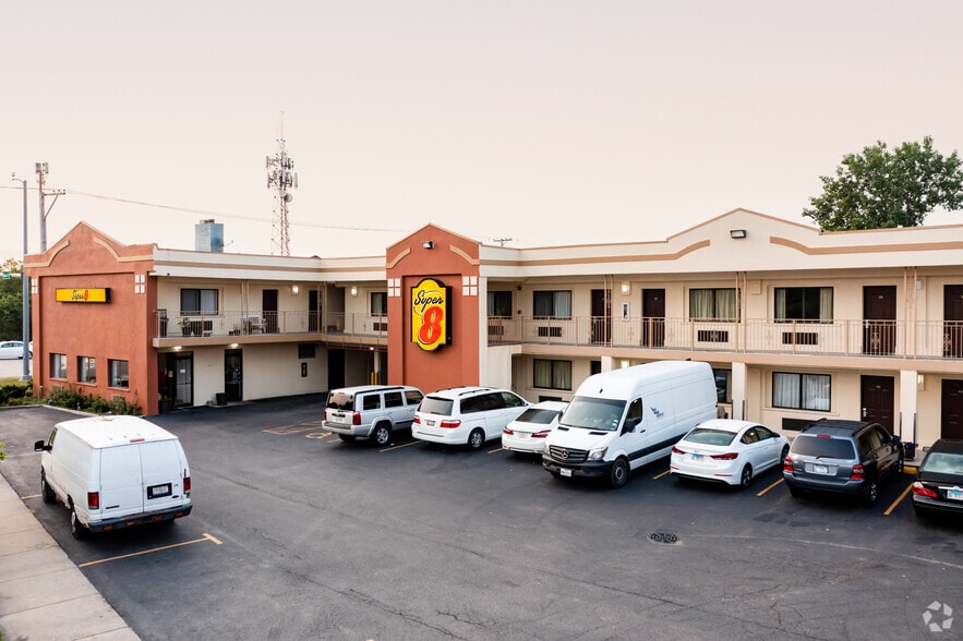 3160 River Rd, River Grove, IL for sale - Primary Photo - Image 1 of 12