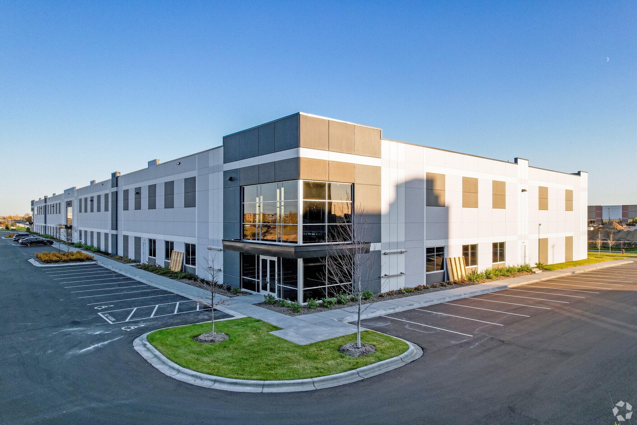 9501 Louisiana Ave, Brooklyn Park, MN for lease Building Photo- Image 1 of 11