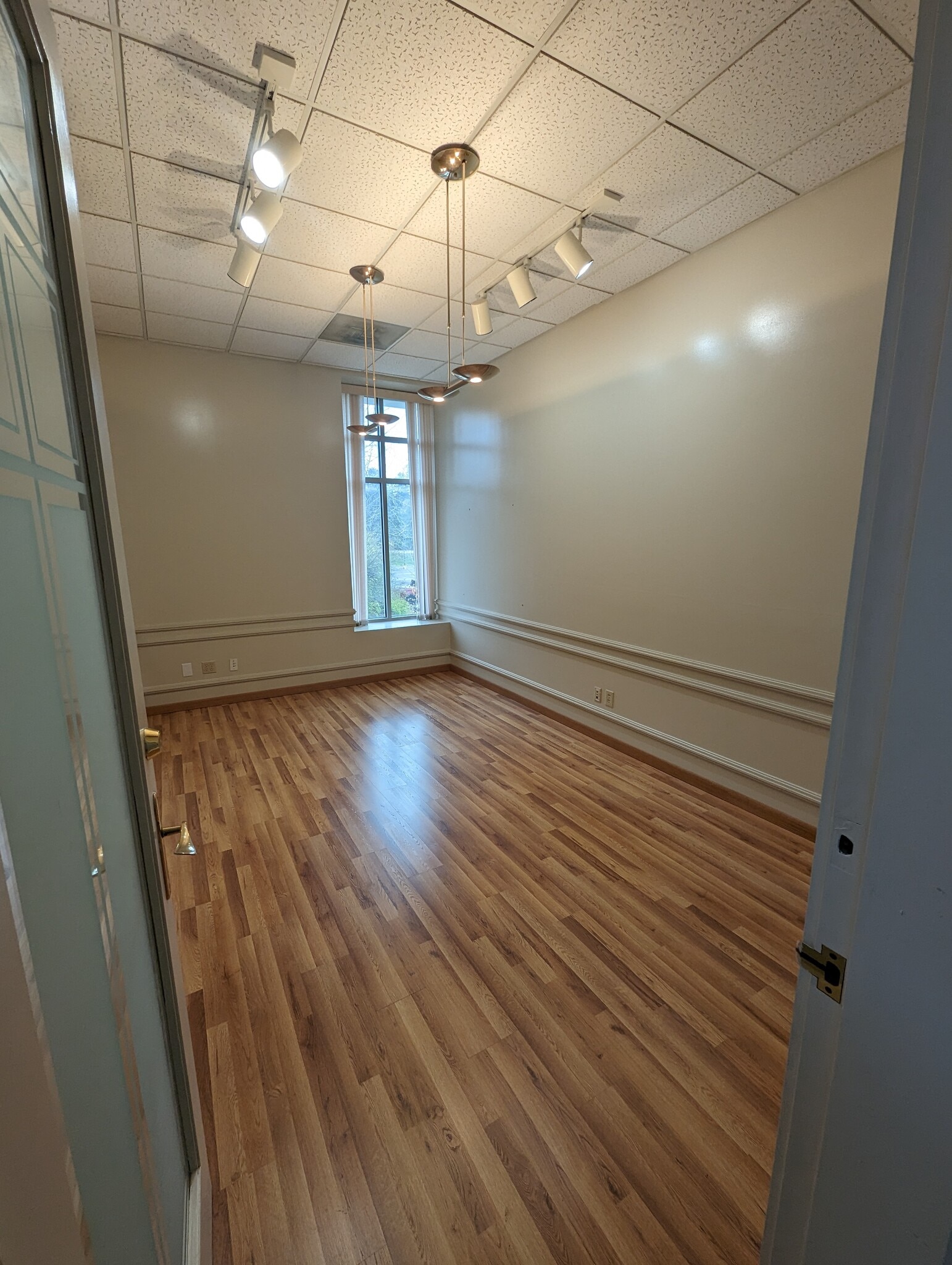 5440 E Fall Creek Parkway North Dr, Indianapolis, IN for lease Interior Photo- Image 1 of 6