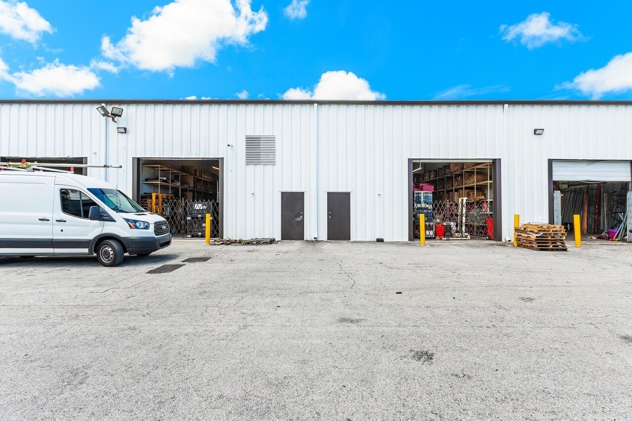 1973-1981 10th Ave N, Lake Worth Beach, Lake Worth Beach, FL for lease Building Photo- Image 1 of 14