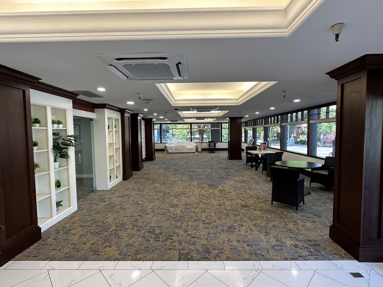 2701 Capitol Ave, Sacramento, CA for lease - Interior Photo - Image 1 of 1