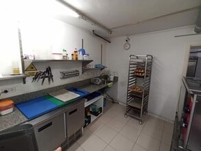 Retail in Barcelona, Barcelona for lease Interior Photo- Image 2 of 4