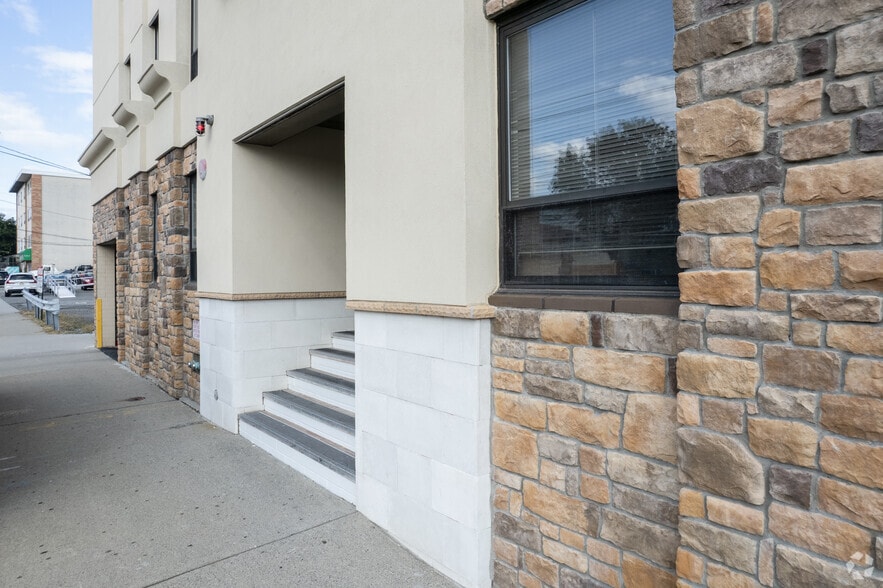 2460 Lemoine Ave, Fort Lee, NJ for lease - Building Photo - Image 3 of 4