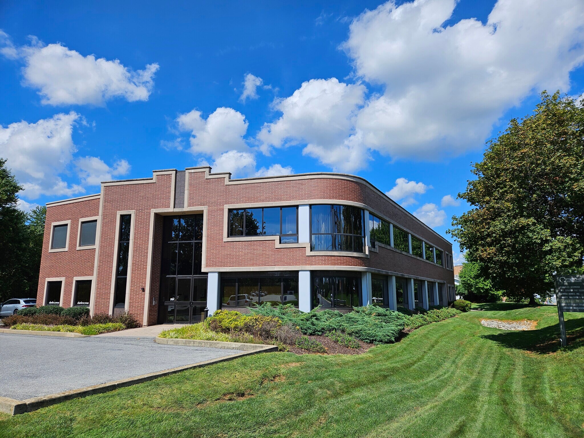 1250 S Cedar Crest Blvd Suite 110 78 - y5q3ph7