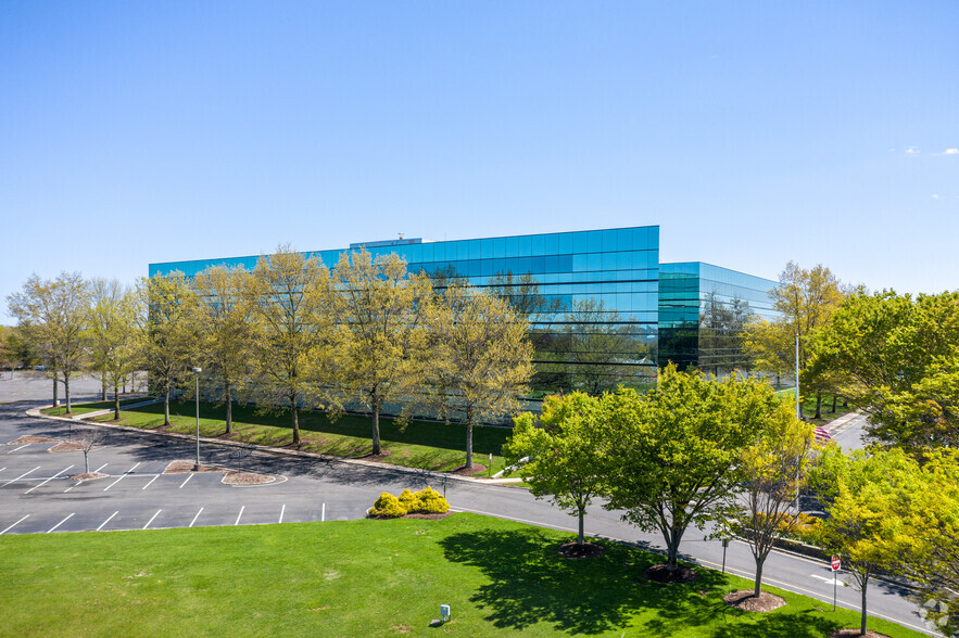 400 Atrium Dr, Somerset, NJ for sale - Building Photo - Image 1 of 1