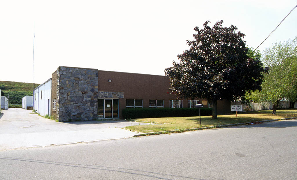 98 Kean St, West Babylon, NY for sale Primary Photo- Image 1 of 1