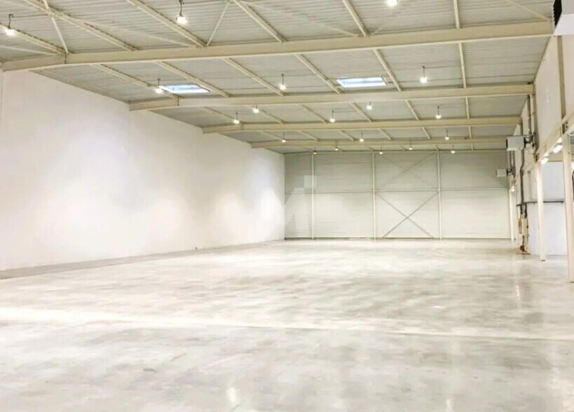 Office in Villebon-sur-Yvette for lease - Interior Photo - Image 3 of 8