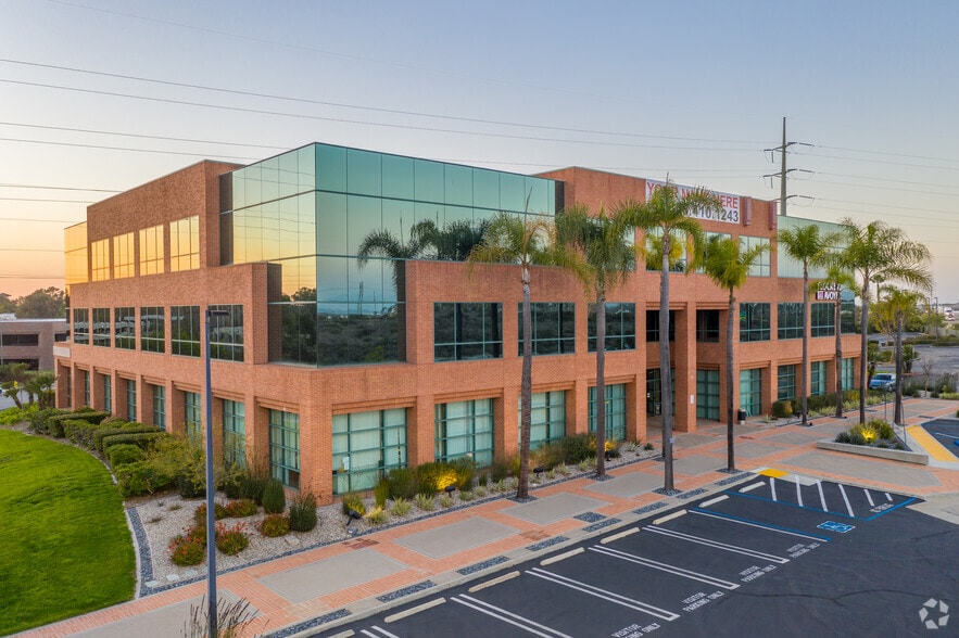 6165 Greenwich Dr, San Diego, CA for lease - Primary Photo - Image 1 of 6