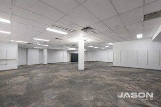 34 Gladstone Park Dr, Gladstone Park for lease Interior Photo- Image 2 of 5