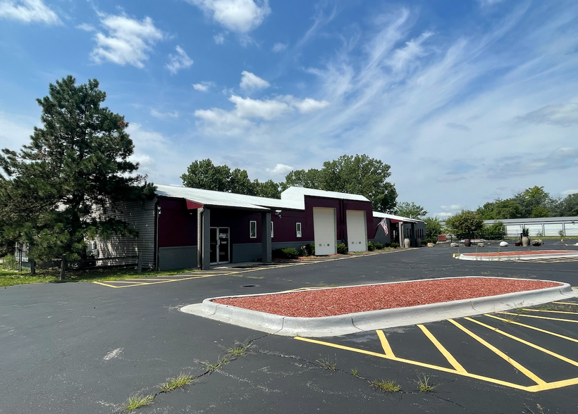 201 E Romeo Rd, Romeoville, IL for lease - Building Photo - Image 1 of 1