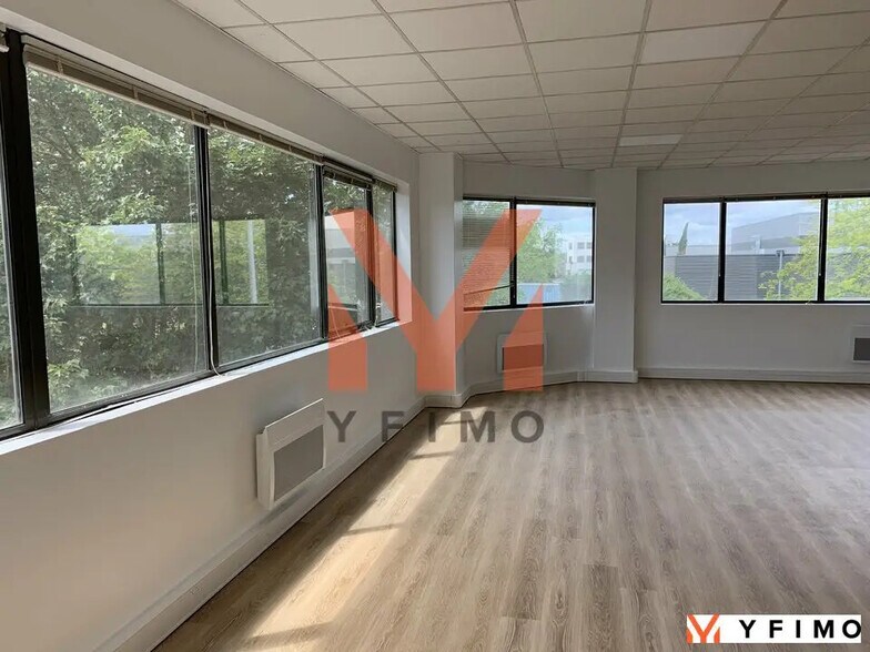 Office in Poissy for lease - Interior Photo - Image 3 of 5